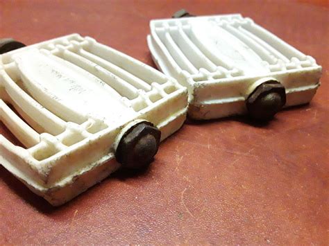 Vintage Plastic Tricycle Pedals With Axles 232