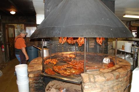 The Salt Lick Driftwood And Round Rock Tx Bbq Bbq Joint Salt Lick