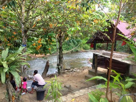 Ia merupakan sebuah kampung yang masih mengekalkan keindahan alam semula jadi yang menghijau. {cerita budak jawe}: Bercuti di Cherangin Hills Resort ...