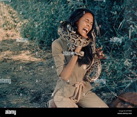 Viol Sous Les Tropiques Emanuelle E Gli Ultimi Cannibali Year Italy Laura Gemser