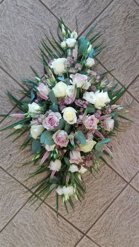 Emily hughes needs your support for laurie hannan memorial fund. Rouwstuk langwerpig | Memorial flowers, Funeral flower ...