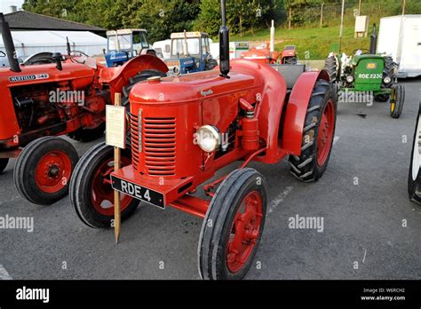 Tracteur Vintage David Marron Banque Dimage Et Photos Page 3 Alamy