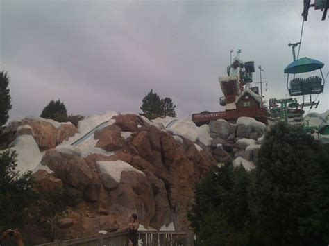 Should you visit blizzard beach while at walt disney sure, blizzard beach had a big single person plunge slide. Blizzard Beach at Walt Disney World - Theme Park Review's ...
