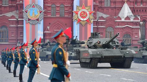 Не стал исключением и 2021 год. В Кремле назвали имя диктора парада Победы в Москве вместо ...