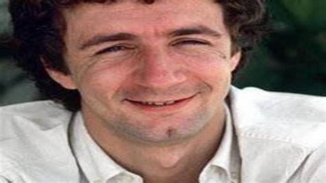 Se ancora non l'avete fatto, guardatevi madonna che silenzio c'è stasera dove un insuperabile francesco nuti suona e canta questo pezzo che ha fatto la storia della comicità. Francesco Nuti chi è | carriera | vita privata dell'attore ...