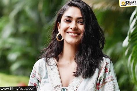 The Truth About Mrunal Thakurs Relationship Hilarious Response Filmy Focus