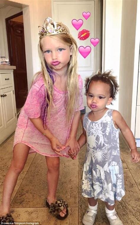Jessica Simpson S Daughter Plays With Bff Cacee Cobb S Daughter Jessica Simpson Jessica Daughter