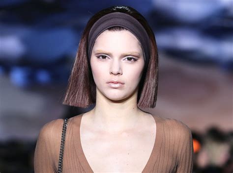 Kendall Jenner Once Plucked Out All Of Her Eyebrows Pics