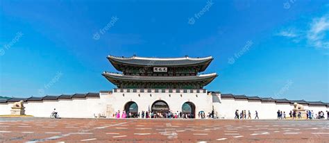 Premium Photo Panoramic View Of Gates Of The Gyeongbokgung Palace Or