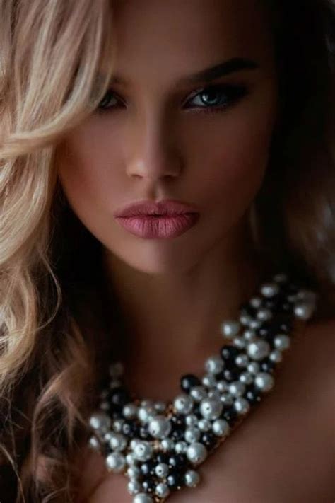 Pin By Boujitravel On Succulent Lips Beautiful Eyes