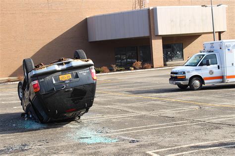 Suv Rollover Shakes Up Passengers At Oakdale Mall