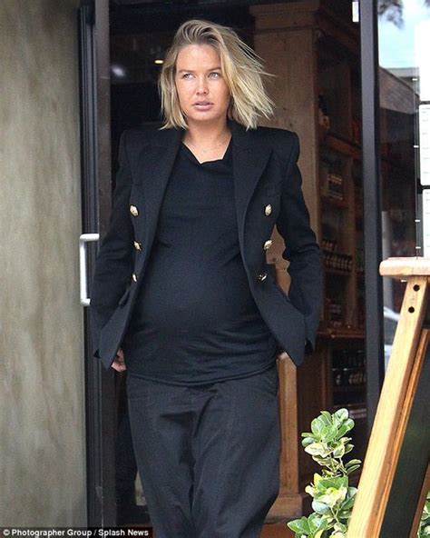 A Very Pregnant Lara Bingle Grabs A Bite To Eat With Sam Worthington Oh No They Didnt