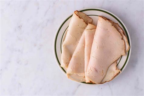 Most slices of turkey are around 1 or 2 ounces in weight. How Much Is 2 Ounces Of Turkey June 2021