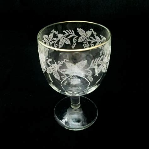 Bartlett Collins 806 Grape Leaf Thumbprint Etched Glass Goblet Gold Rim