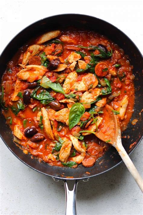 It's quick, easy and absolutely bursting with flavour! chicken and chorizo pasta | Chicken and chorizo pasta, Chorizo recipes dinner, Chorizo pasta