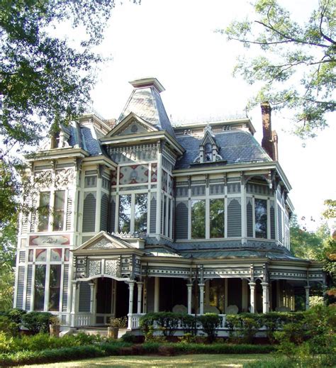 Victorian Architecture The History Of The Style And Characteristics