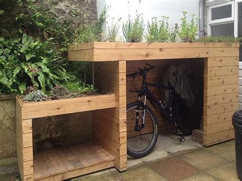 Gartenhütten aus holz oder metall eignen sich hervorragend für die aufbewahrung. Pin on Garden sheds & potting benches