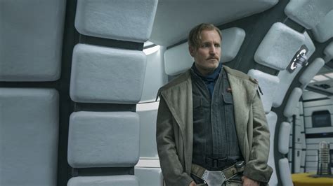 Who Is Tobias Beckett Solo A Star Wars Story Gives Fans A New Outlaw