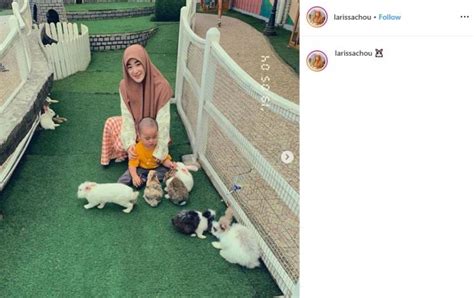 Apalagi pas memutuskan menjadi mualaf dia sempat ditentang keluarganya. 5 Pesona Larissa Chou, Menantu Alm Ustaz Arifin Ilham yang ...