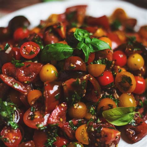 Salade De Tomates Avec Plein De Fines Herbes Recipe Salad Recipes