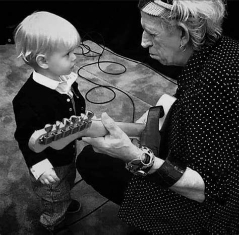 Keith Richards Teaching Willie Nelson How To Play Guitar May 1936 R Fakehistoryporn