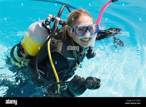 Pretty Woman Scuba Diving Hi Res Stock Photography And Images Alamy
