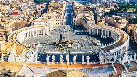 La Place Saint Pierre Au Vatican Rome