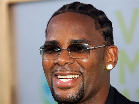 Kelly on tuesday into the general inmate population despite earlier concerns — apparently shared at one point by the singer — that other inmates could try to hurt him because of his celebrity status or because he is accused of sexually assaulting minors, federal prosecutors in chicago said in a new court filing. R Kelly denies keeping young girls as prisoners at his ...
