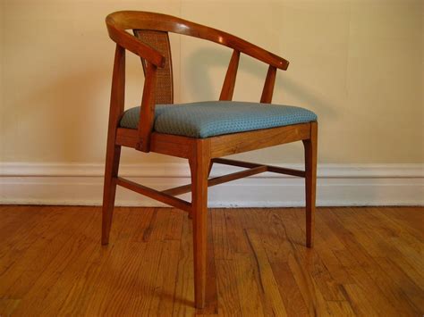 At rove, the chairs and the tables come separately so you can mix and match, but i love how the angle and weight of the legs of both the tables and chairs echo one another. flatout design: Mid Century Modern Dining Chairs