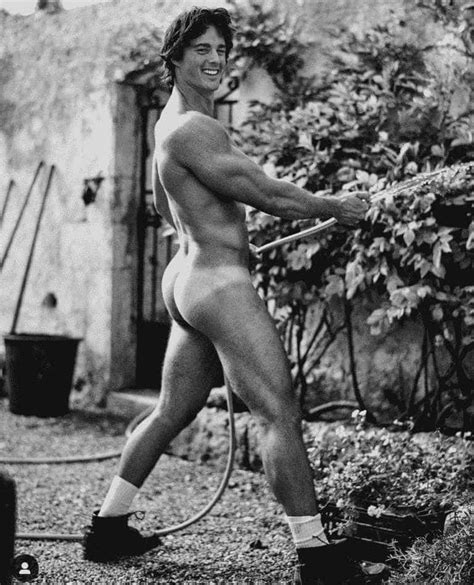 Pietro Boselli nu dans une séance photo torrides