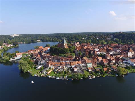 Grundsanierte eigentumswohnungen im historischen stadtkern vereinen das flair vergangener tage mit modernem. Ferienwohnung Paradies am Stadtsee (Kerstin), Mölln, Frau ...