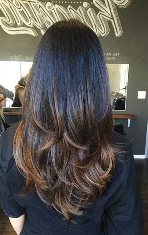 For example, graduating layer cuts are haircuts with layers that gradually get longer until they are one length. 2020 Latest Long Hairstyles Without Layers
