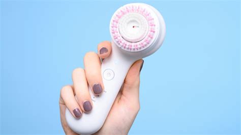 Clarisonic Mia Smart Snag Our Favorite Face Cleansing Brush At A Steal