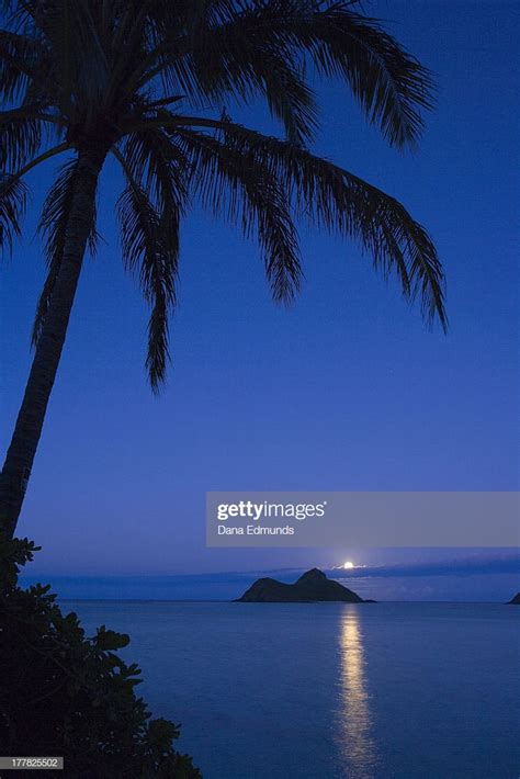 Free Download Hawaii Oahu Lanikai Moonrise With Mokulua Islands In