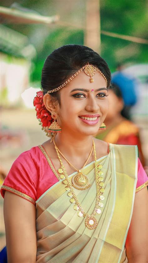 Pin By Rehmat On Sarees Indian Wedding Fashion Kerala Bride Saree Wedding