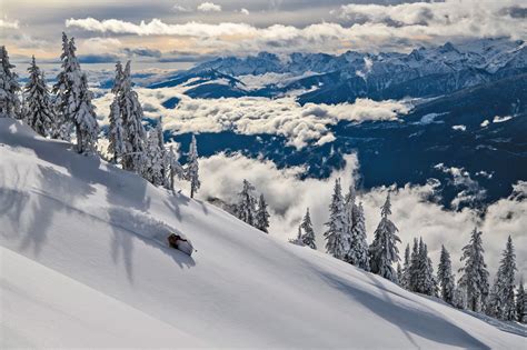 Revelstoke ⋆ Ski Canada Magazine