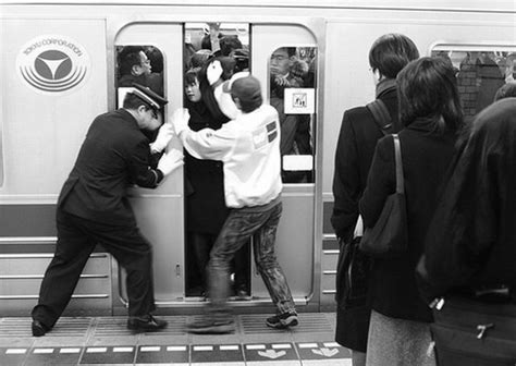 The Rush Hour In Japan 14 Pics 2 Videos