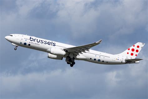 Vols Commerciaux Brussels Airline Et Ml Tours Sallient Pour Ajouter