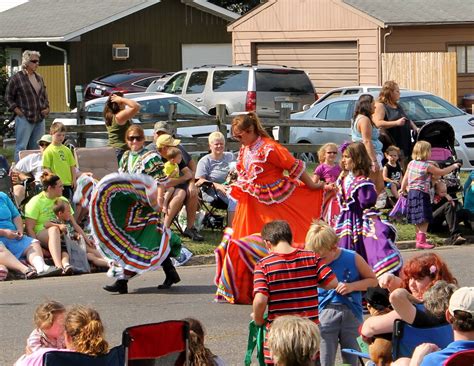 Mexican Fiesta Dancers In The Parade In Fortmadison Iowa I Had One Of
