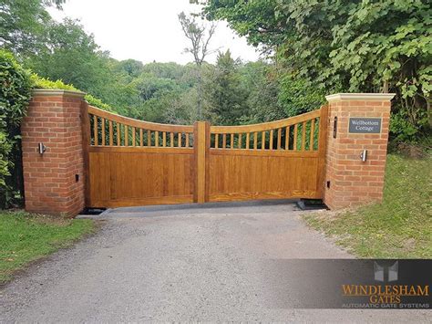 Driveway gates welcome your visitors. Wooden Electric Gate Gallery in 2020 | Electric gates ...