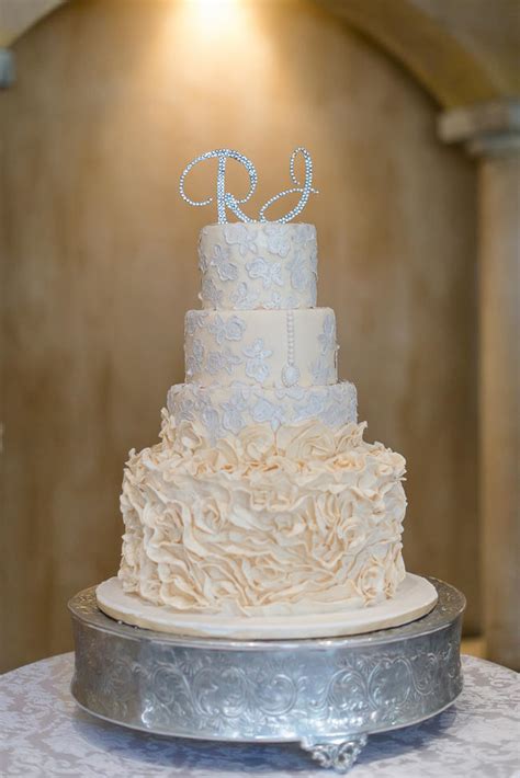 26 beautiful wedding cake ideas. 25 Amazing All-White Wedding Cakes
