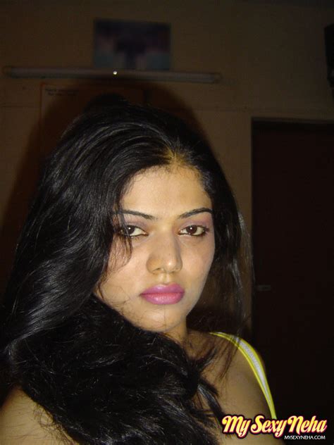 Gorgeous Hot Indian Bhabhi Neha Nair