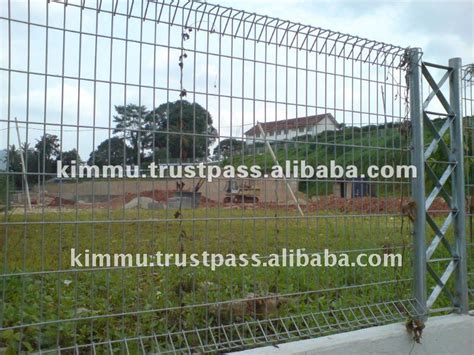 Keunggulannya terletak pada keringanannya dan tahan terhadap karat sehingga meski tidak dicat pagar sudah terlihat bagus dan anti karat. Buat Pagar Keliling Rumah - Page 3 - CariGold Forum