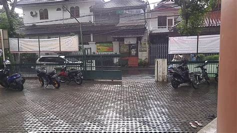 Cuaca cerah berawan juga akan menyelimuti sejumlah wilayah di kota penyangga jakarta, yaitu bekasi, depok, dan kota bogor pagi ini. Cuaca hari ini " Tebet Hujan Panas " - YouTube