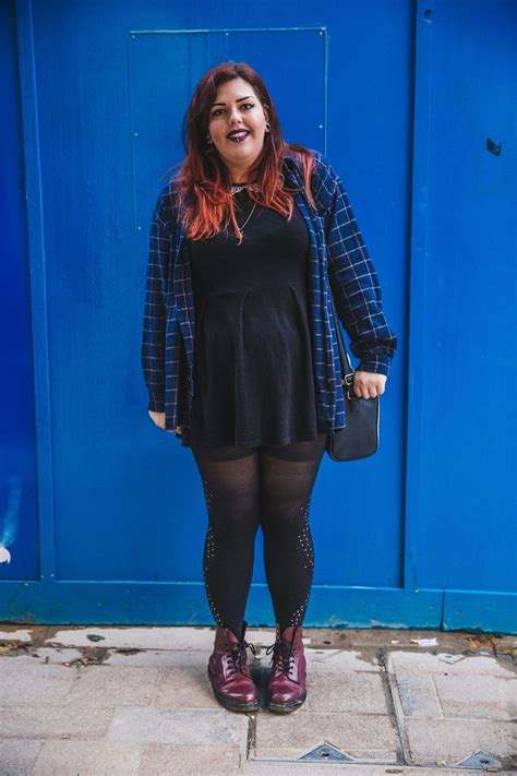 DR MARTENS 1460 SMOOTH LEATHER ANKLE BOOTS | Plus size doc martens