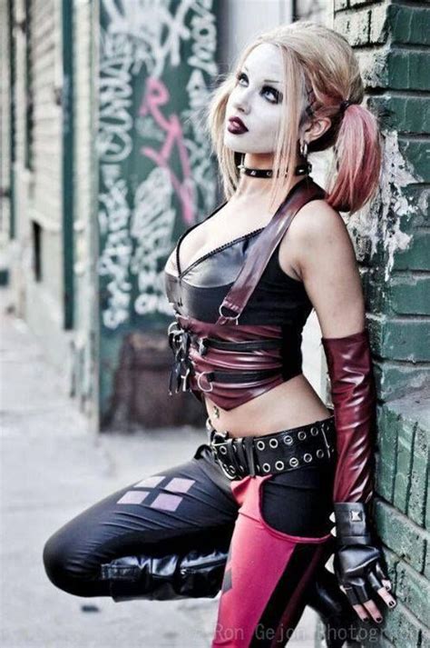 Goth Girl As Harley Quinn Love Her Costume Sexy Cosplay Outfits Cosplay Girls Cosplay