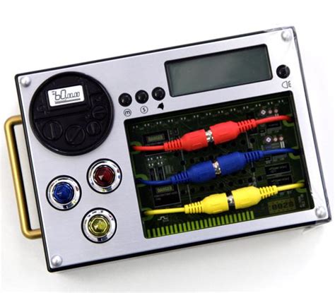 開閉盤 reveno stc 離合器 ezecu 灰熊厲害全取代電腦 新雅進氣岐管 k&s白鐵空濾 scoundrel歹徒排氣管 fullbore飛寶機油 引擎技術支援由 smrt ＆ trhc 提供 人身部品 kyt 炸彈. 炸彈鬧鐘......你只有三分之一的機會能夠在第一時間解除