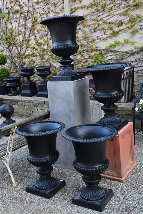 Urn Planters In Black - Thuem Garden Plant