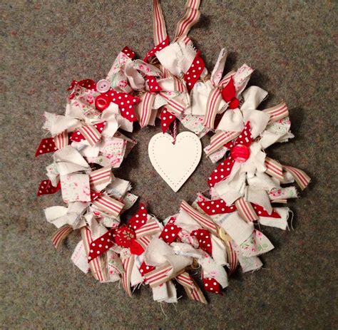 19 Outstanding Handmade Valentines Wreaths