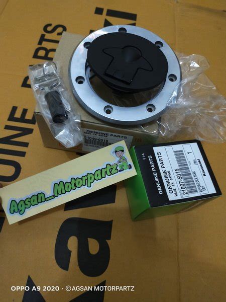 Nah untuk mengetahui spesifikasi dan harga kawasaki ninja rr, silahkan simak informasi berikut ini. Jual Tutup tangki plus kunci tutup tangki set ninja R SS ...